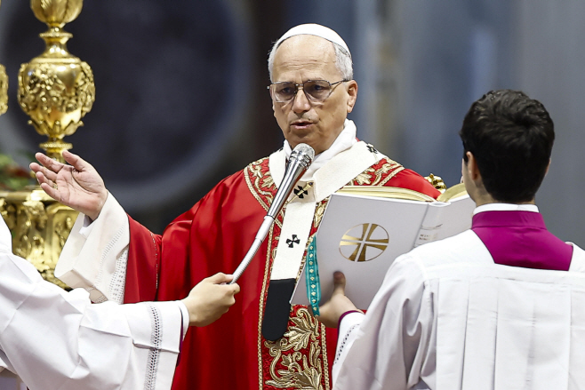 VATICAN POPE <YONHAP NO-3421> (EPA)