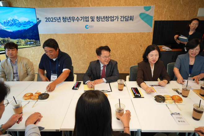 육동한 춘천시장, 청년창업가 간담회_ 창업가들과의 간담회 (2)