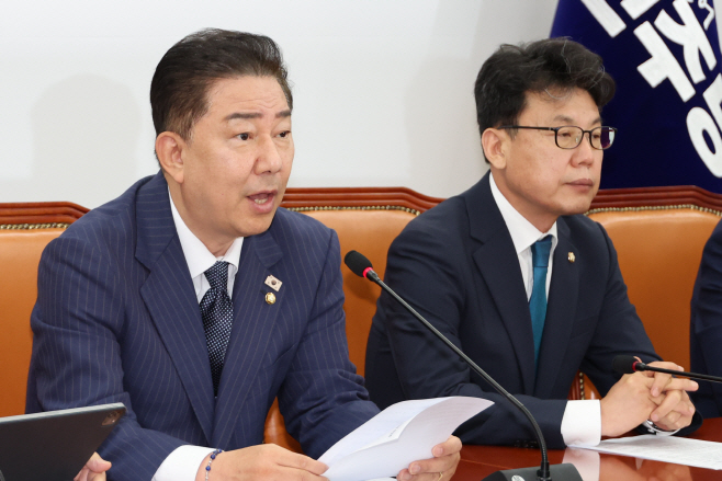발언하는 김병기 원내대표<YONHAP NO-2184>
