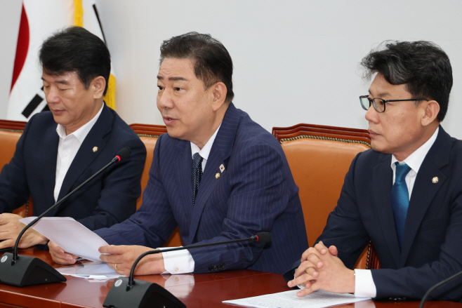발언하는 김병기 원내대표<YONHAP NO-2186>