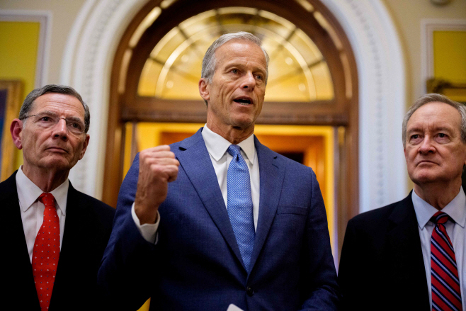 US-REPUBLICAN-LAWMAKERS-WORK-TO-PASS-TRUMP'S-