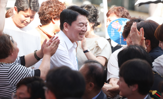대구 서문시장 찾은 안철수 의원<YONHAP NO-5694>