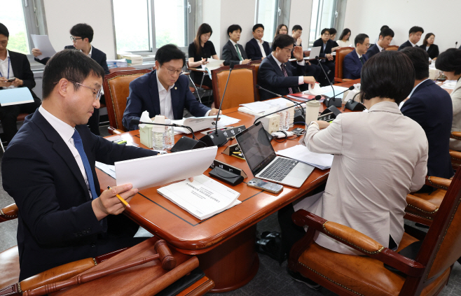추가 경정 조정소위 주재하는 한병도 위원장<YONHAP NO-4645>