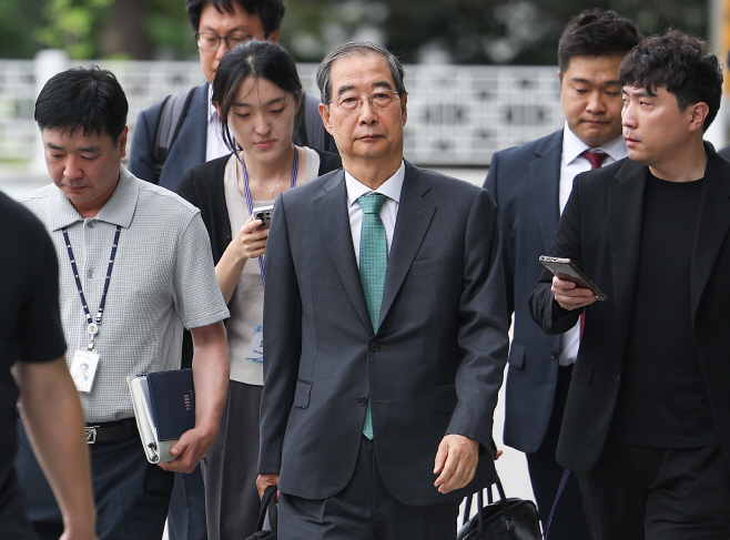 한덕수 전 총리, 내란특검 출석<YONHAP NO-2613>