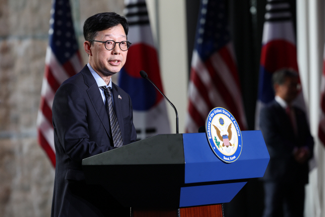 축사하는 외교부 차관<YONHAP NO-5828>
