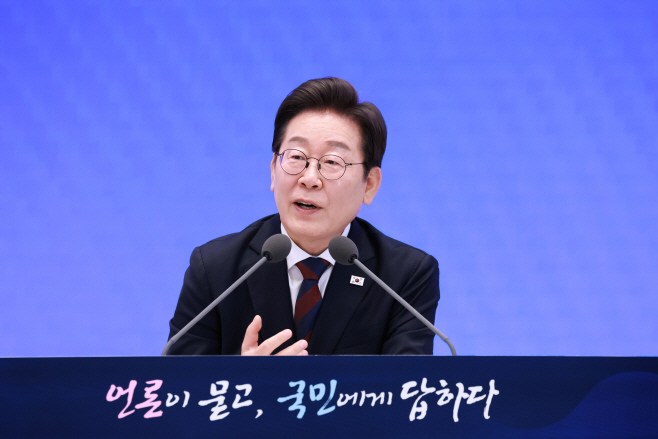 이재명 대통령, 취임 30일 기자회견<YONHAP NO-2962>