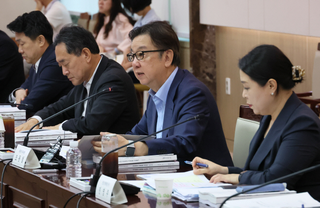 제4차 국민연금기금운용위원회<YONHAP NO-2828>