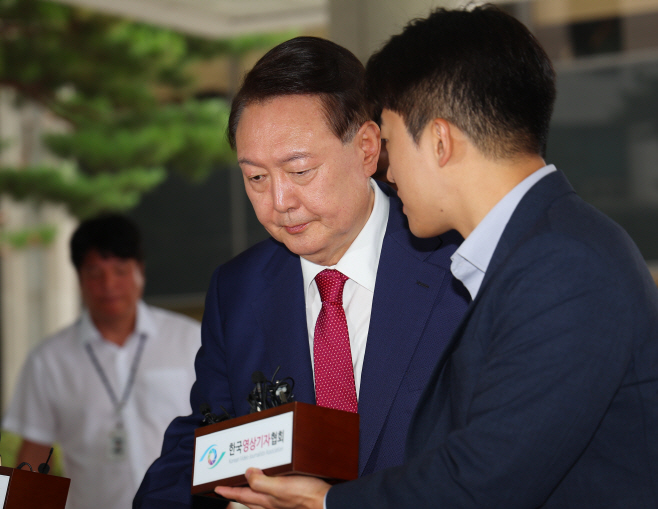 묵묵부답<YONHAP NO-2671>