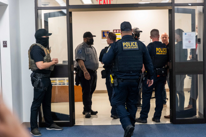 US-ICE-DETAINS-IMMIGR... <YONHAP NO-0995> (Getty Images via AFP)