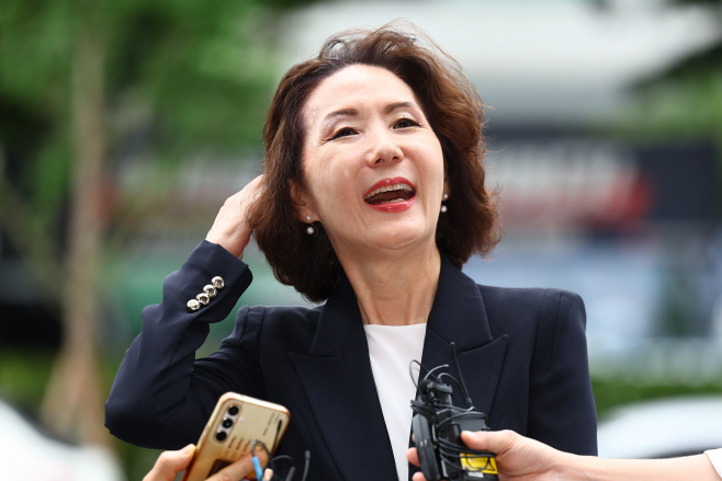 이진숙 교육부 장관 후보자 출근길 질의응답<YONHAP NO-2193>