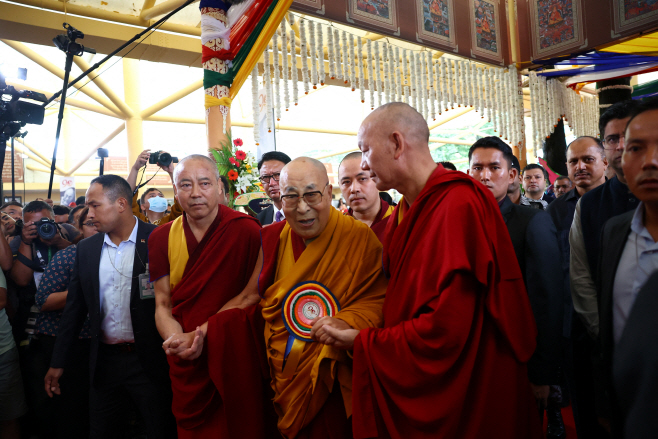 TIBET-DALAI LAMA/ <YONHAP NO-2685> (REUTERS)