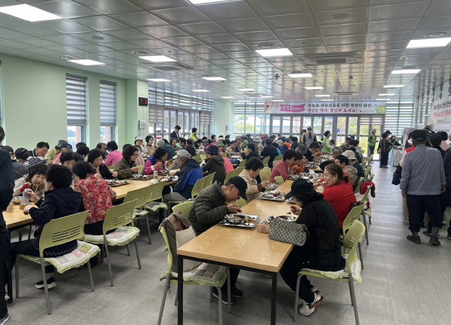 0707 01. 통합돌봄과 - 남원시, 지역에서 존엄한 노후를... (동부노인복지관 경로식당 운영 사진)