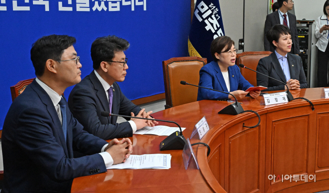 진성준·김정재 정책위의장 회동