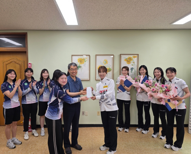 [0707 보도자료]국가대표 컬링팀, 모교 의정부 송현고등학교 방문하여 기부금 전달 사진1