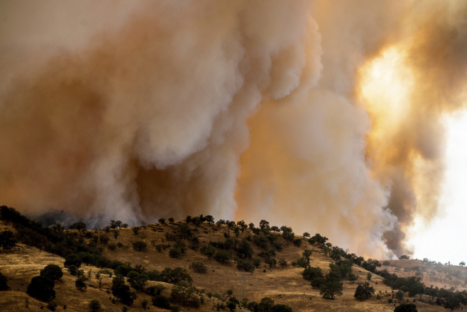 California Wildfires <YONHAP NO-2768> (AP)