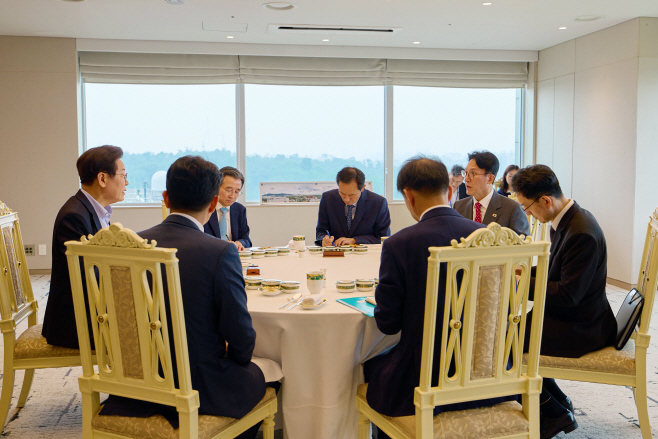 이재명 대통령, 김민석 총리와 주례 보고 회동