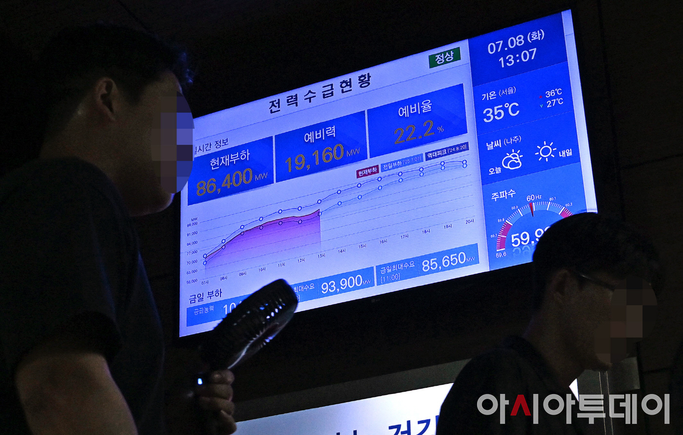 [포토] <b>폭염</b>에 <b>전력수요 급증</b>