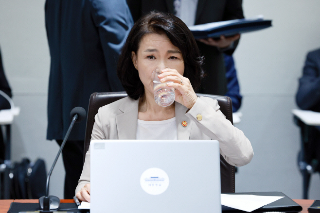 국무회의 참석한 이진숙 방통위원장