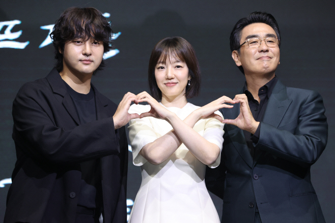 하트 만든 '파인' 배우들