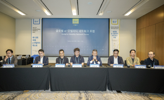 사진11_글로벌 e-모빌리티 네트워크 포럼 패널 토론 전경2