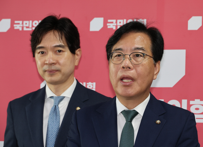 백브리핑하는 송언석 비상대책위원장<YONHAP NO-2806>