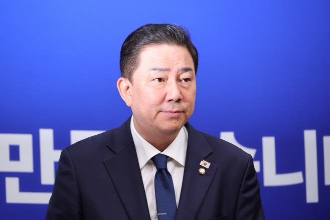 최고위원회의 참석하는 김병기 당대표 직무대행<YONHAP NO-2964>