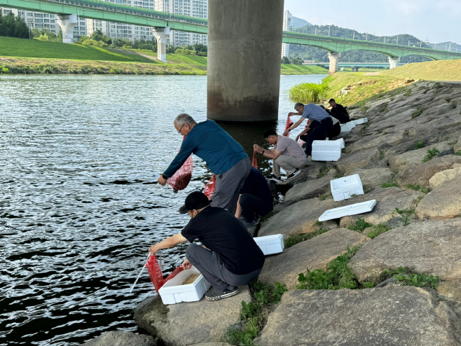 수산종자 동남참게 방류 행사2