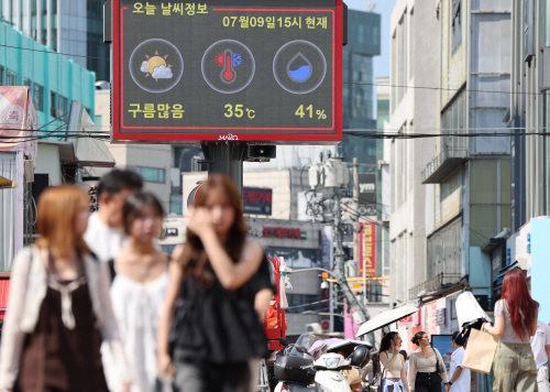 오후 4시에도 35도<YONHAP NO-4707>