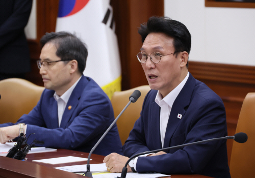김민석 국무총리, 국정현안관계장관회의 주재<YONHAP NO-3113>