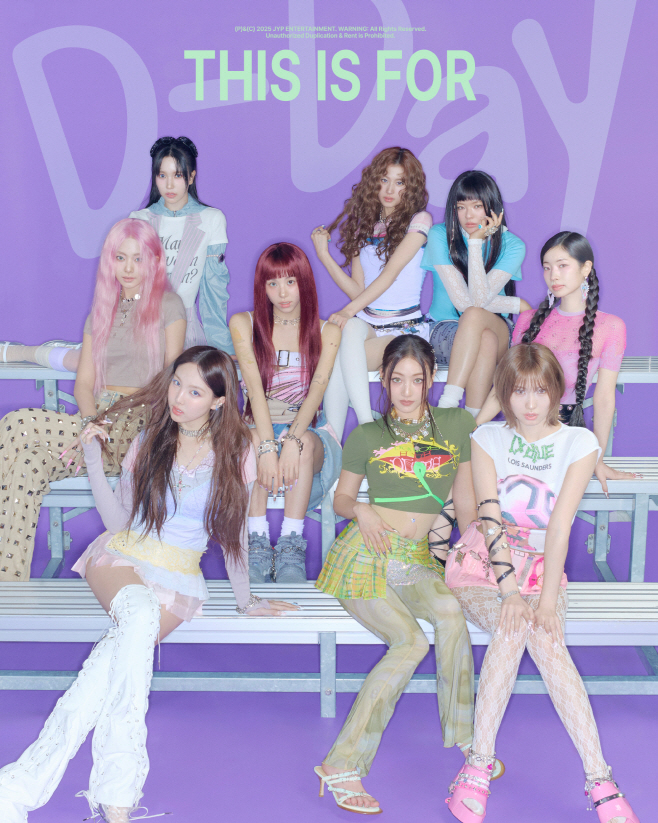 <b>트와이스</b> "<b>데뷔 10주년</b>, 모두에게 선물 같은 앨범 되길"