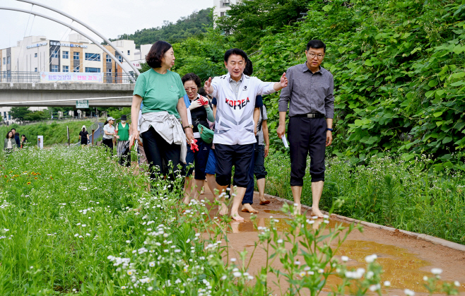 민락천 황톳길 걷기 행사