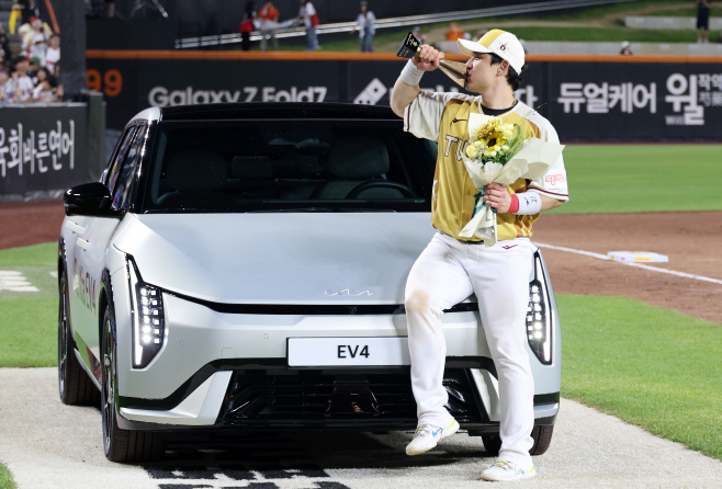 '이 차는 이제 제 것입니다'<YONHAP NO-3596>
