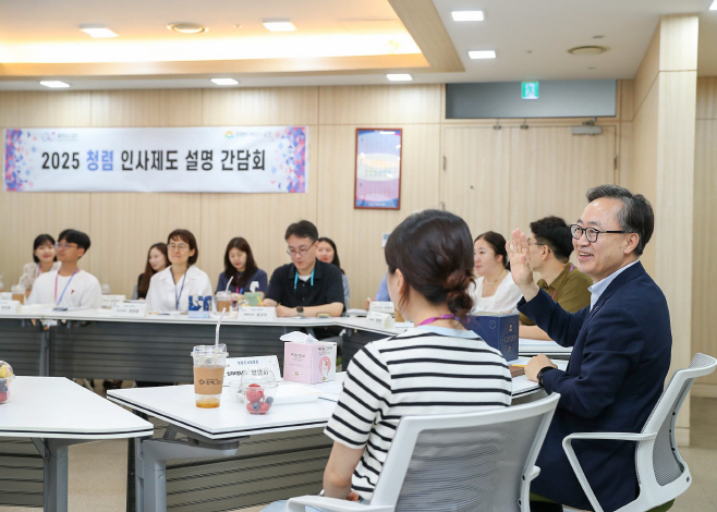 20250713[행정지원과] 유성훈 금천구청장, “인사는 공정하게, 소통은 따뜻하게”... 청렴 인사설명회 개최(사진1)