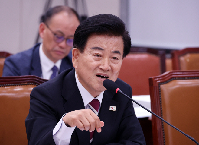 질의에 답변하는 정동영 통일부 장관 후보자<YONHAP NO-4904>