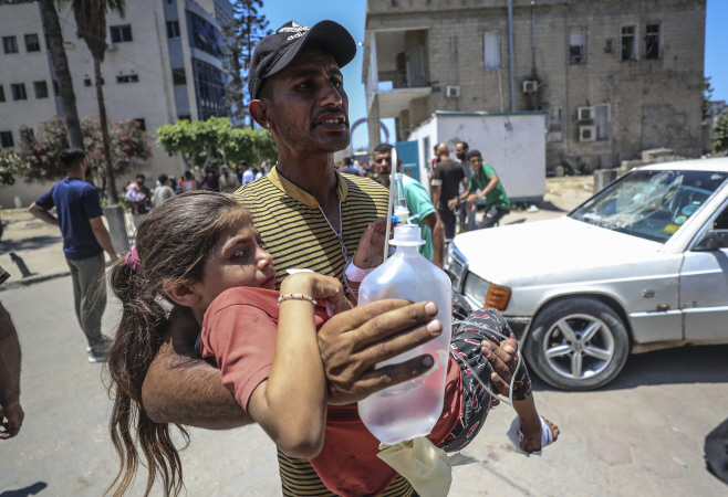 MIDEAST-GAZA CITY-AIRSTRIKE <YONHAP NO-4800> (XINHUA)