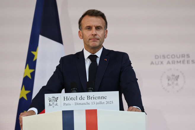 FRANCE-POLITICS-DEFENCE