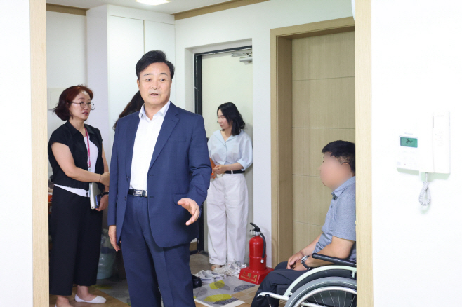 1.(사진)하절기 취약계층 건강 보호 지원사업 현장 점검(1)