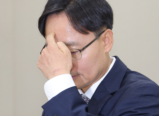 의원 발언 듣는 임광현 국세청장 후보자<YONHAP NO-2001>