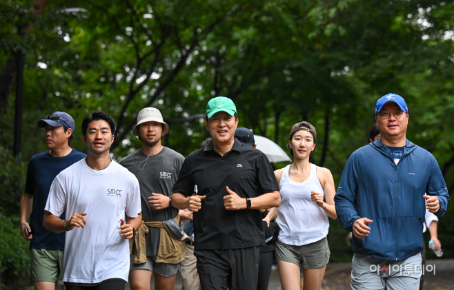 [포토] 시민들과 남산 달리는 오세훈 서울시장