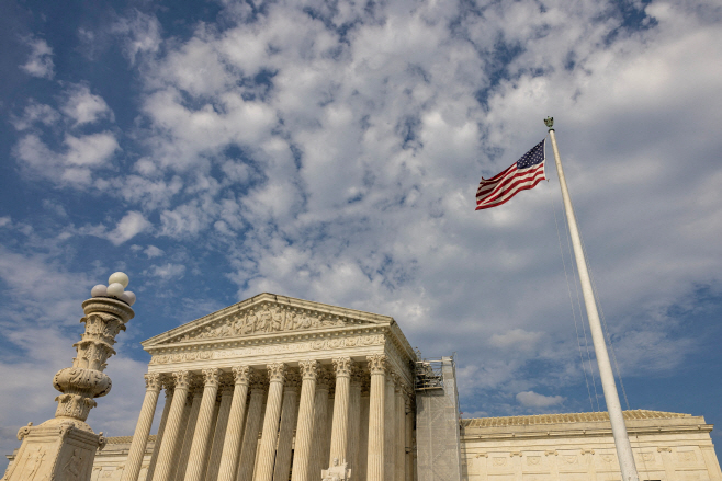 USA-COURT/TRANSGENDER-SPORTS <YONHAP NO-6381> (REUTERS)