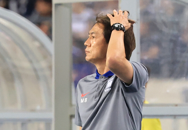 답답한표정의 홍명보 감독<YONHAP NO-4121>