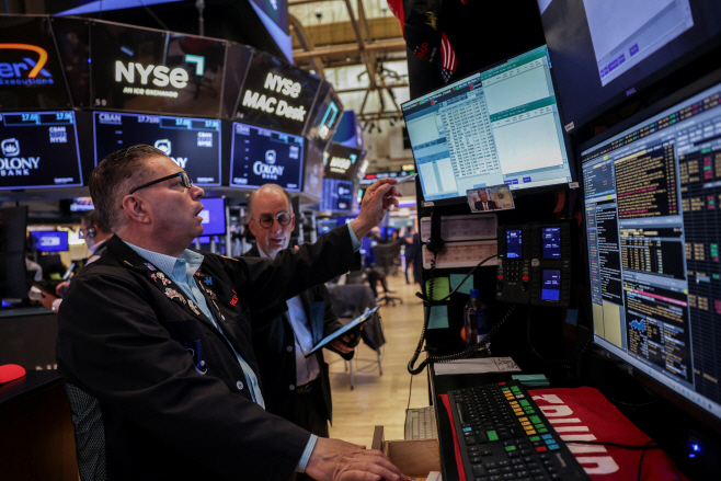 USA-STOCKS/ <YONHAP NO-4356> (REUTERS)