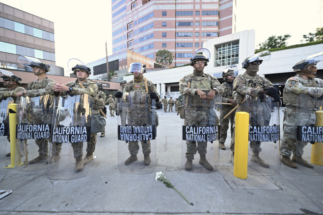 Immigration Protests Los Angeles <YONHAP NO-2483> (AP)