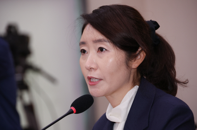 답변하는 강선우 여가부 장관 후보자