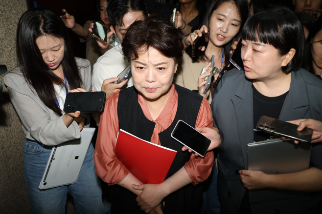 비대위 참석한 윤희숙 혁신위원장<YONHAP NO-3447>