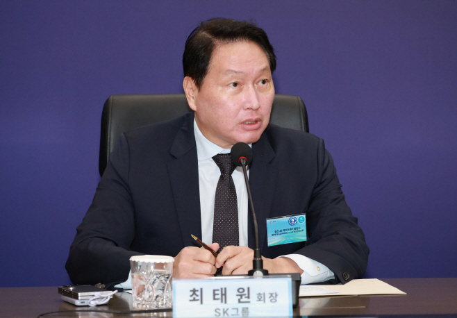 AI 간담회 발언하는 최태원 회장<YONHAP NO-2654>