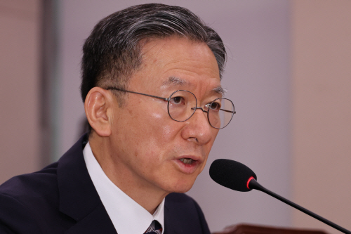 답변하는 정성호 법무부 장관 후보자<YONHAP NO-2221>