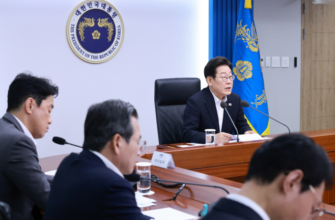 4차 수석·보좌관 회의, 발언하는 이재명 대통령