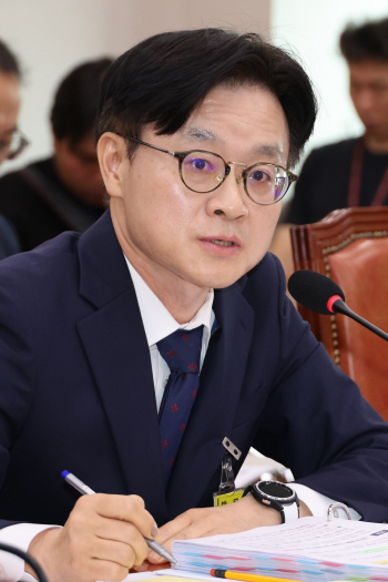 답변하는 김정관 산업통상자원부 장관 후보자<YONHAP NO-4001>