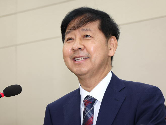 밝은 표정으로 답변하는 구윤철 기재부 장관 후보자<YONHAP NO-4381>